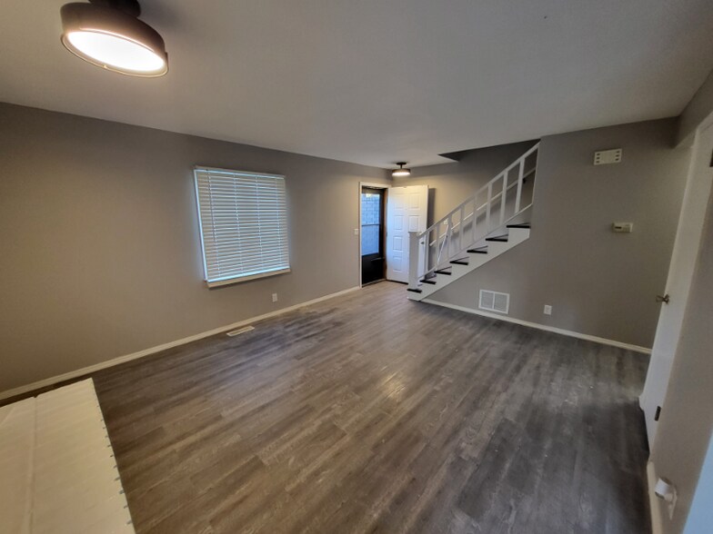 Building Photo - 9111 W Westlawn St