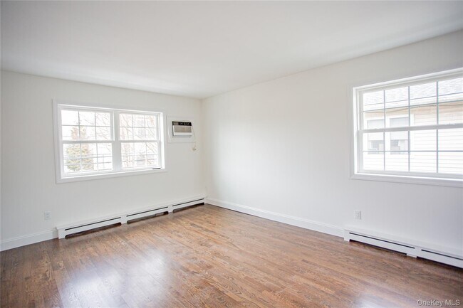 Building Photo - 451 E Pine St