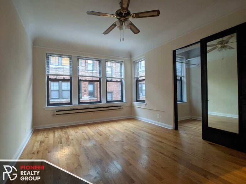 Building Photo - 4409 N Wolcott Ave