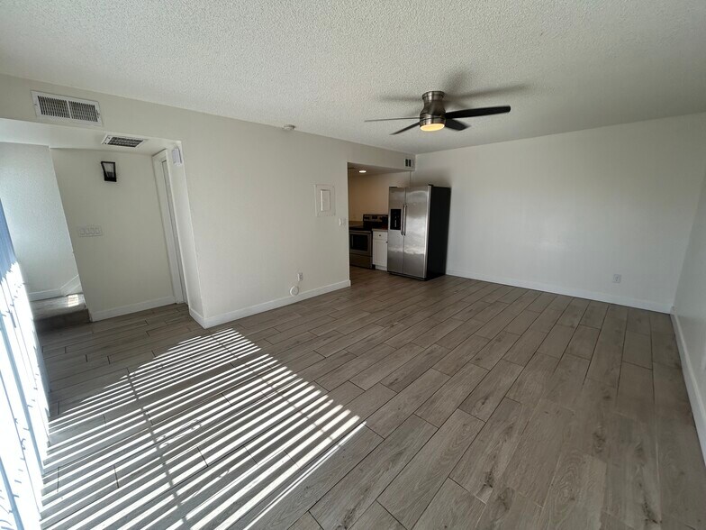 Building Photo - 2698 N 43rd Ave