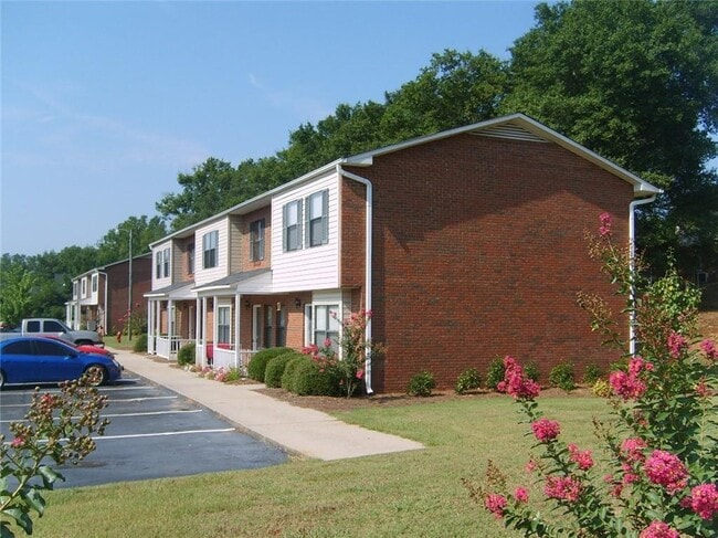 Building Photo - 420 Simpson Rd