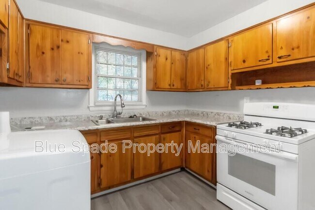 Building Photo - 409 Kildare Ave NW
