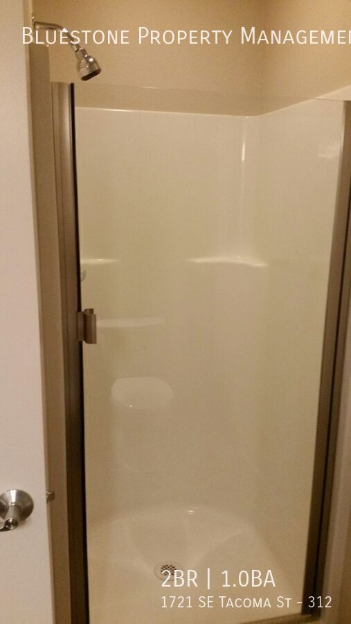 Building Photo - 1721 SE Tacoma St