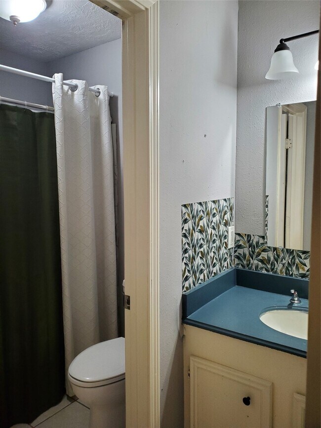 Building Photo - 315 Willowick St