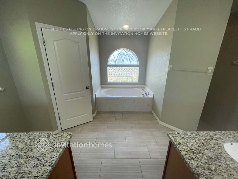 Building Photo - 12404 Appleberg Cir