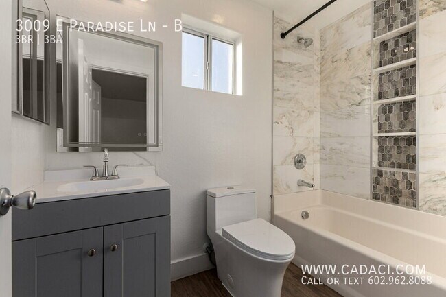 Building Photo - 3009 E Paradise Ln