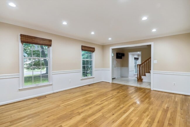 Building Photo - 5 BR 4.5 BA home with inground heated pool and extensive hardscape!
