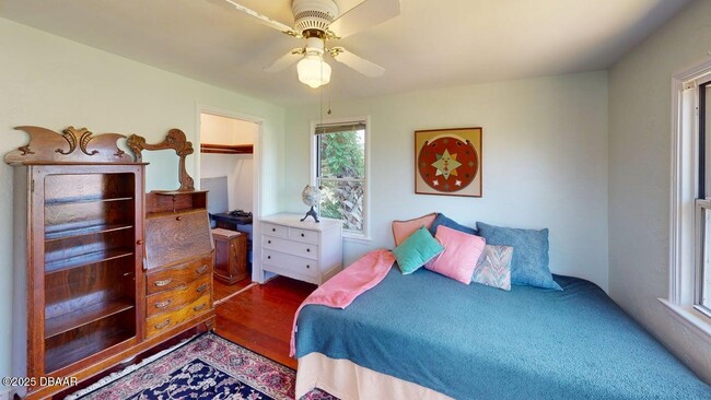 Building Photo - 425 Wisteria Rd