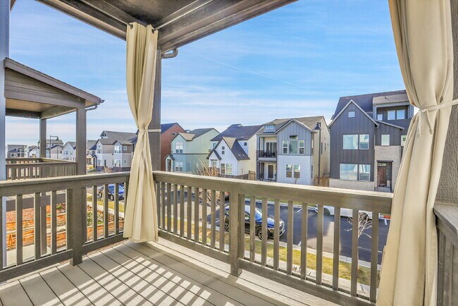 Building Photo - $2,500 - 2 Bed, 2 Full Bath Townhome In Broomfield with Central AC and In Unit Laundry!