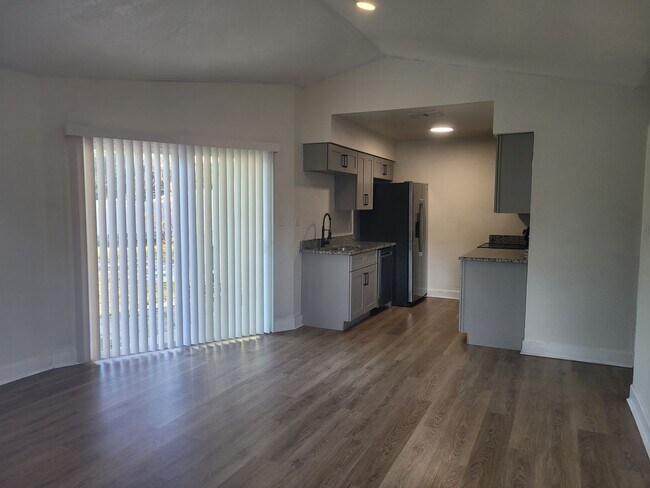 Building Photo - 1236 Dovehill Dr