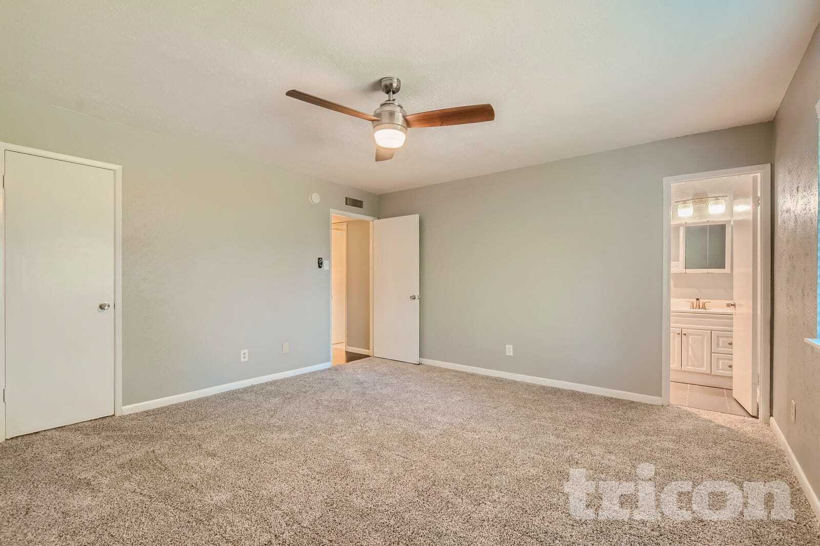 Building Photo - 6026 Lakecrest Dr