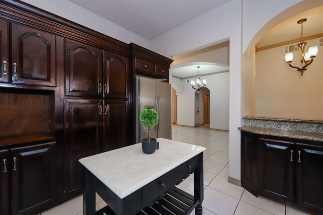 Building Photo - 305 Lake Clark Ct