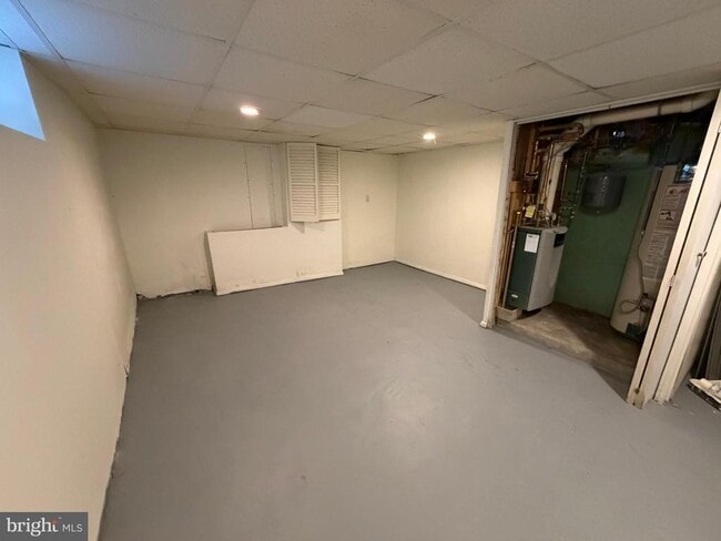 Building Photo - 1552 Delaware Ave