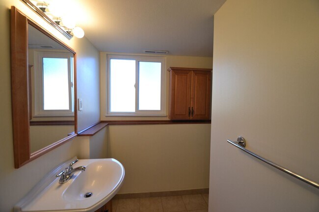 Building Photo - 4 Bed 3 Bath w/AC - Coming Soon! - MileSto...
