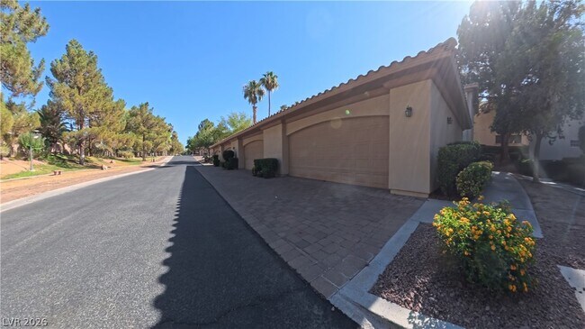 Building Photo - 2050 W Warm Springs Rd