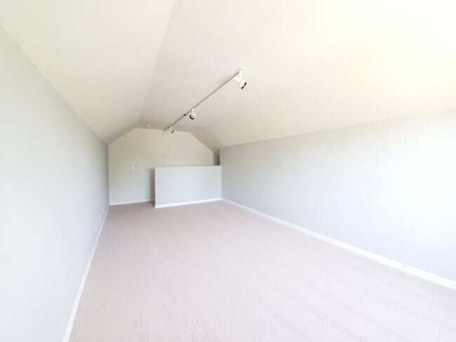 Building Photo - 426 Northview~ Sunset Ridge