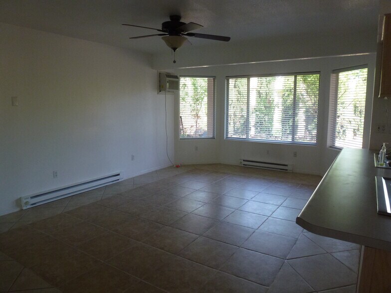 Building Photo - 435 Paintbrush Way