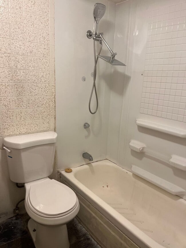 Building Photo - ***3 BEDROOM/1 BATHROOM IN PAULDEN***