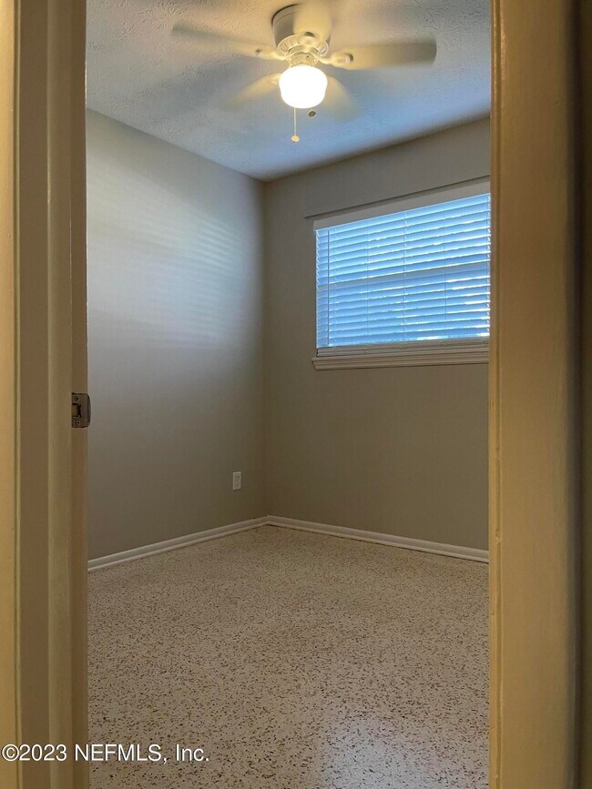 Building Photo - 780 Redfin Dr