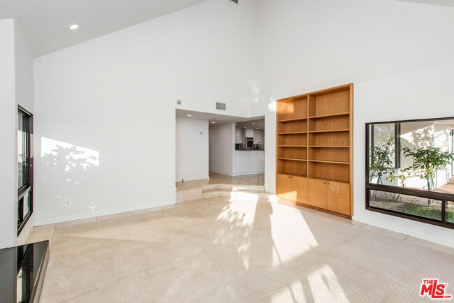 Building Photo - 7940 Vulcan Dr