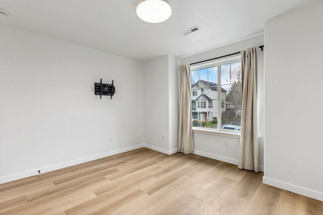 Building Photo - 3940 NW 148th Pl