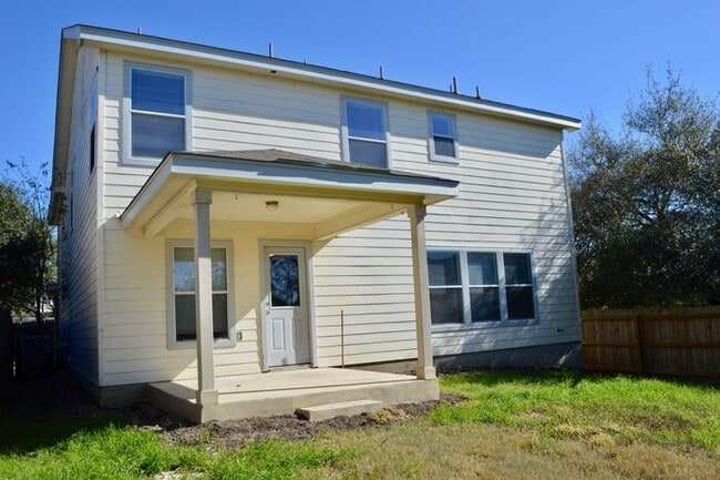 Building Photo - Amazing 4 bed 2 bath 2 story home in Hallie Heights!