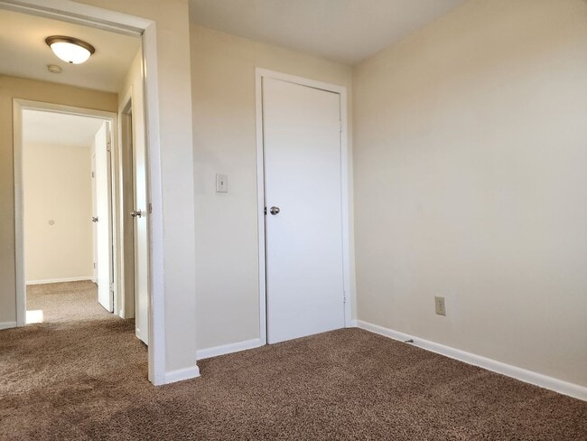 Building Photo - 2527 Sonora Dr