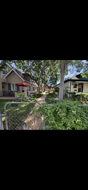 Building Photo - 352 S Pennsylvania St