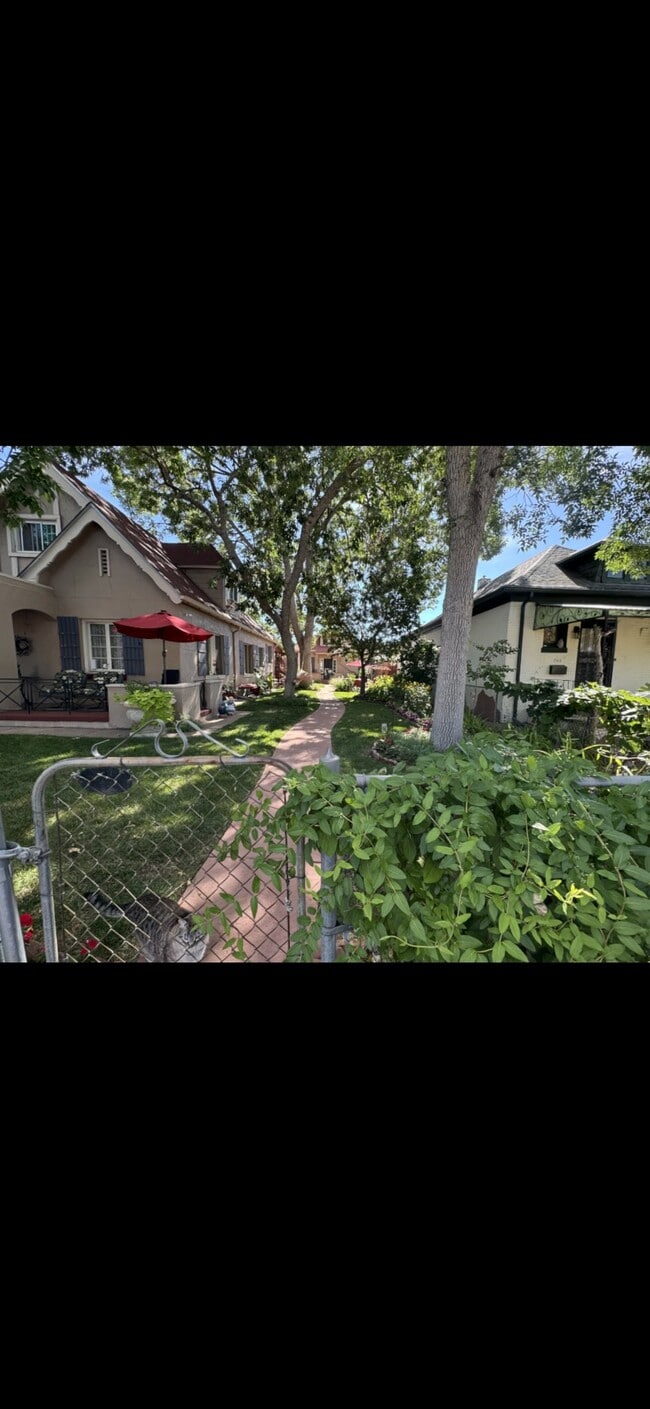 Building Photo - 352 S Pennsylvania St