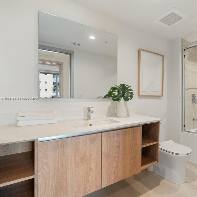 Building Photo - 10281 W Bay Harbor Dr