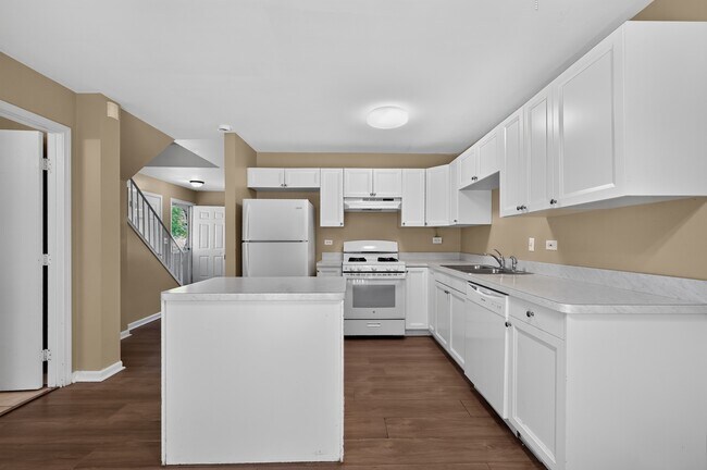 Building Photo - 1371 Andover Dr