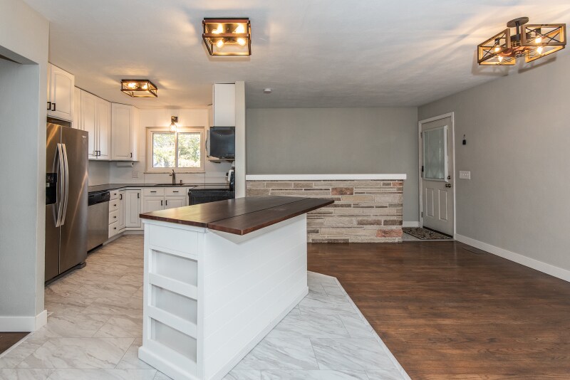 Building Photo - 317 S Pam Ave