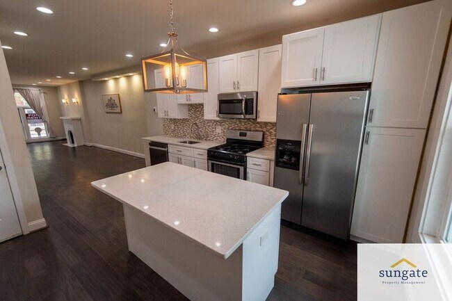 Building Photo - 442 N Linwood Ave