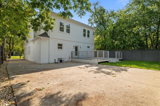 Building Photo - 6255 Belmont Ave
