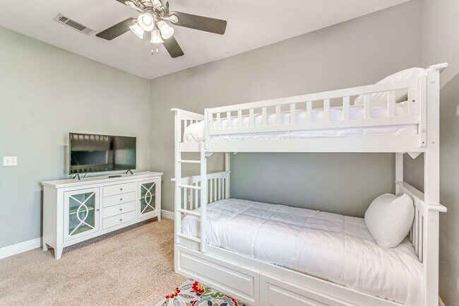 Building Photo - 895 Solimar Way