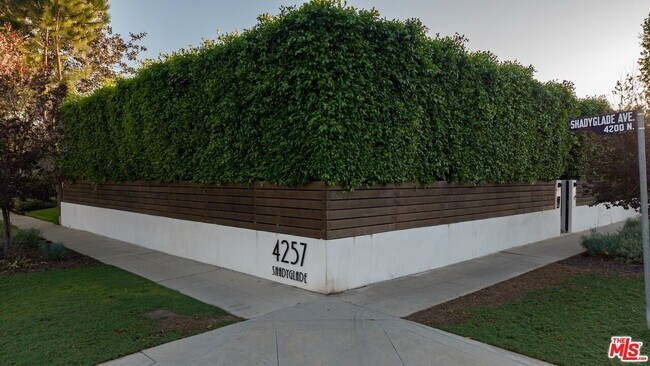 Building Photo - 4257 Shadyglade Ave
