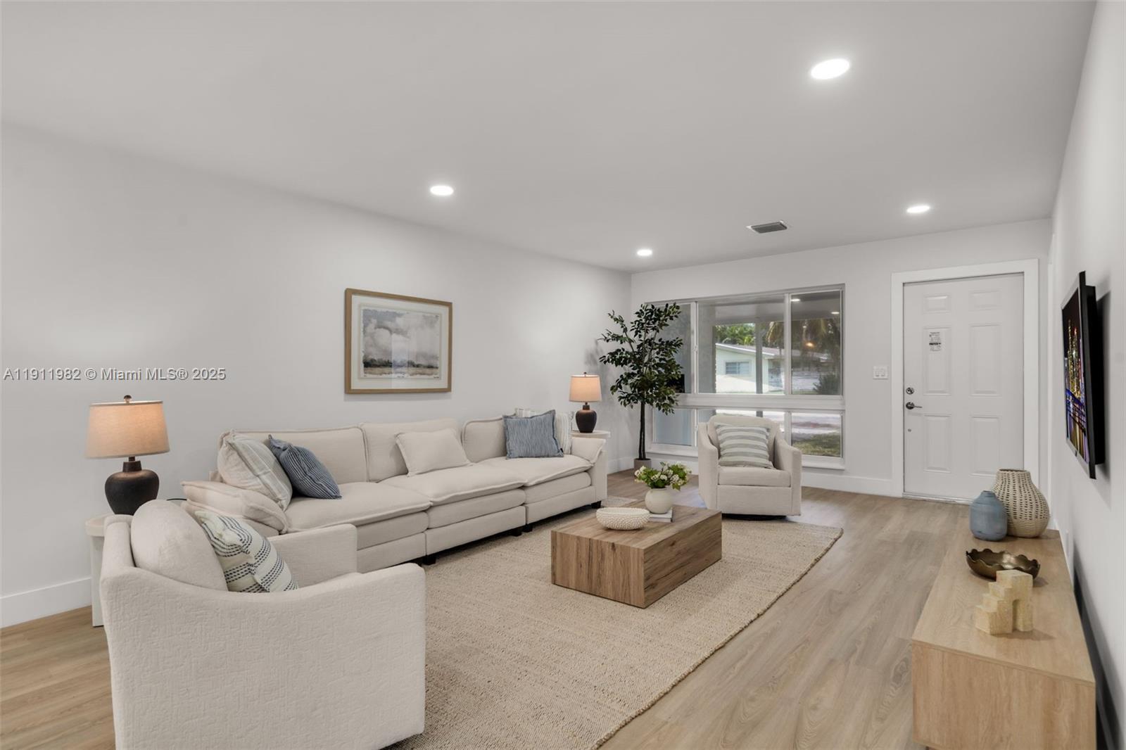 Building Photo - 3920 Hayes St