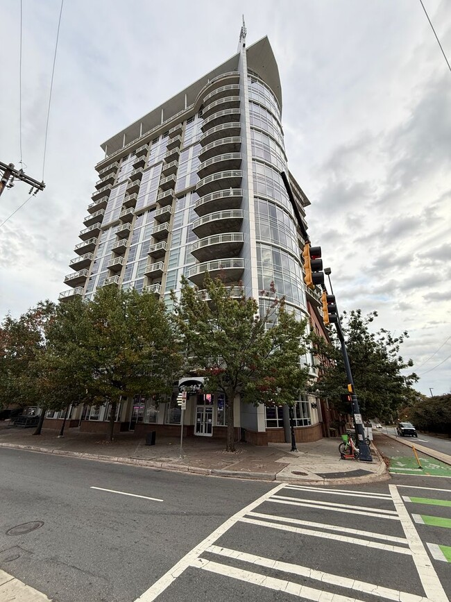 Building Photo - 2-Bedroom Condo in Uptown Charlotte with G...