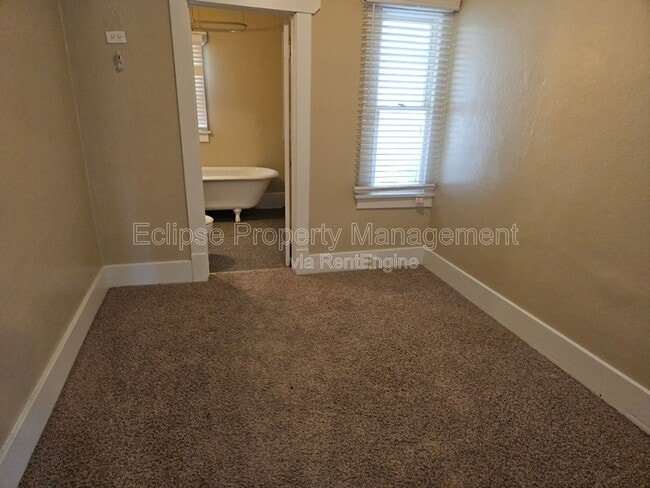 Building Photo - 204 Edison Ave