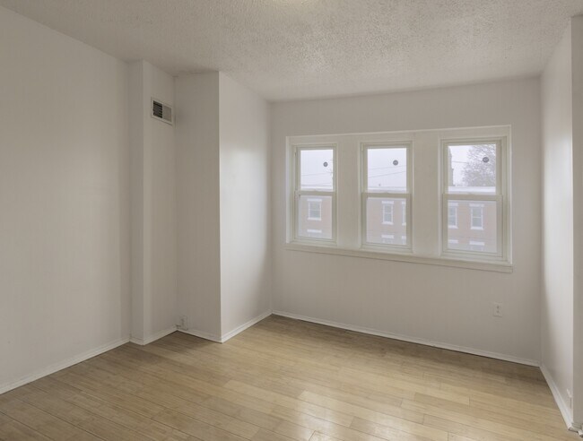Building Photo - 5607 Springfield Ave