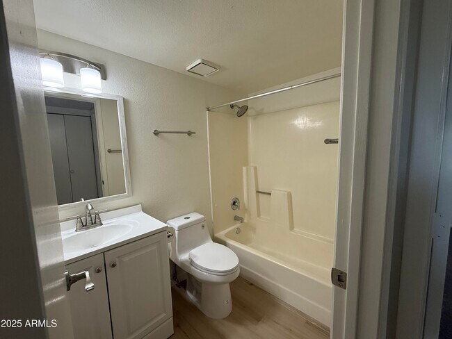 Building Photo - 461 W Holmes Ave