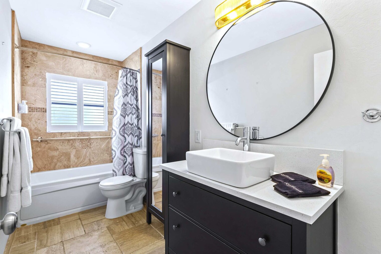 Building Photo - 663 106th Ave N