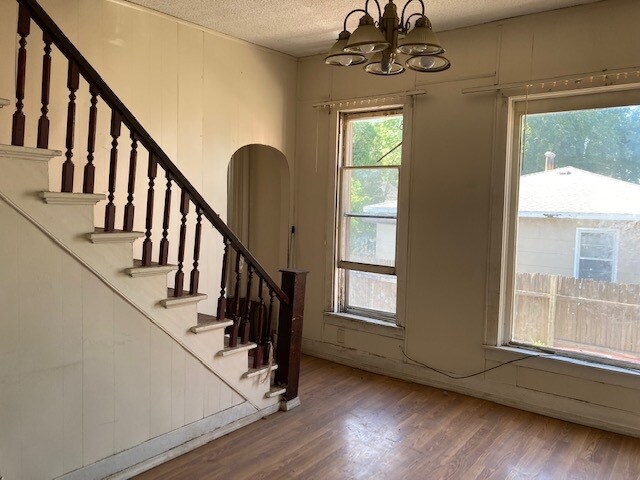 Building Photo - 310 N Saunders Ave
