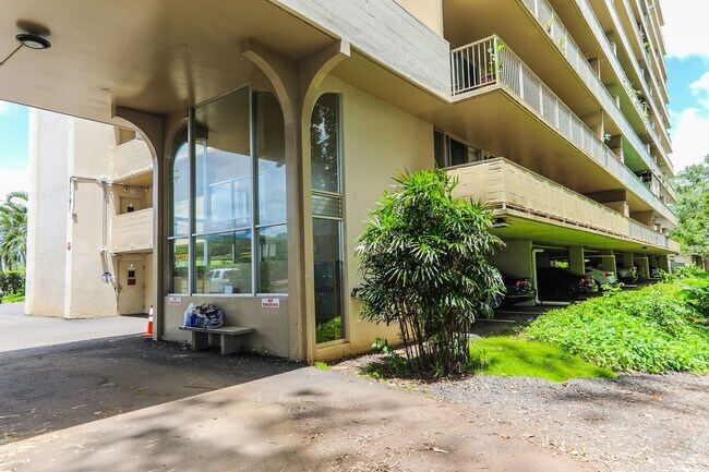 Building Photo - Kemoo by the Lake - Studio with lake views