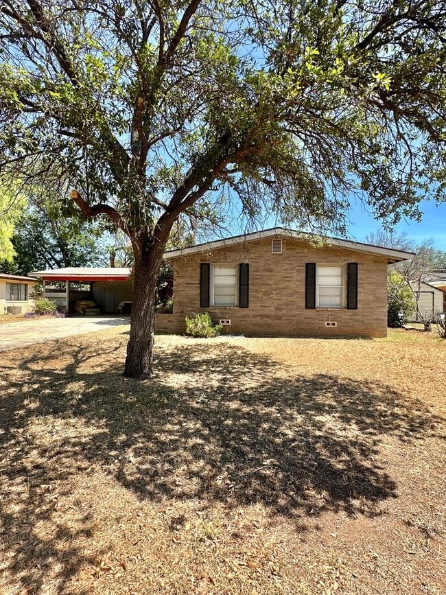 Primary Photo - COMING AVAILABLE IN JULY - 3 Bedroom Home ...