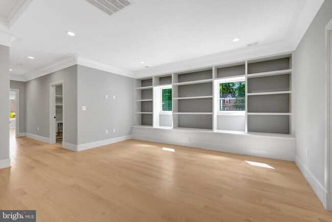 Building Photo - 6226 Kellogg Dr