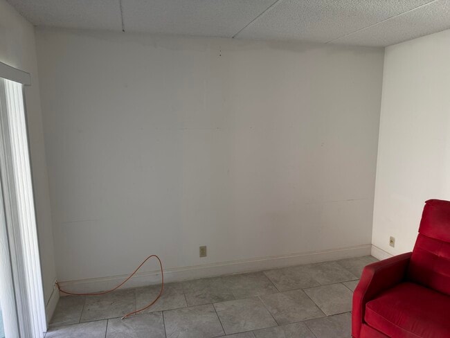 Building Photo - 600 Village Green Ct