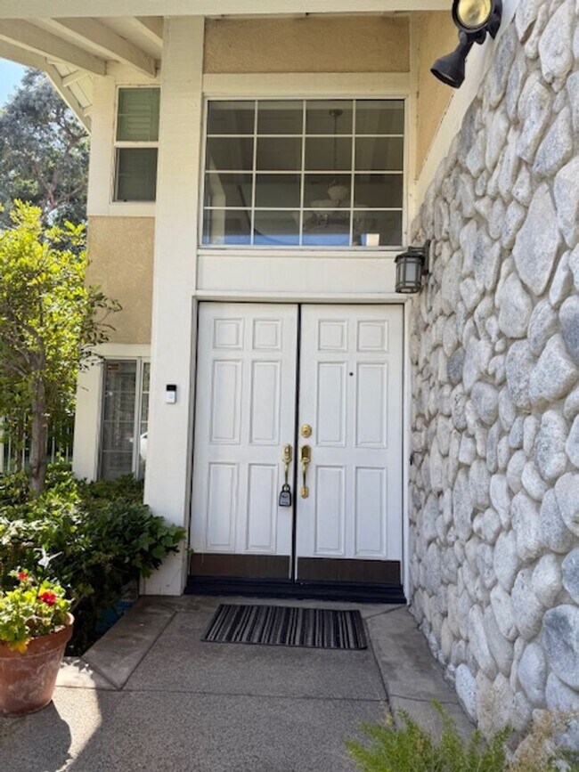 Building Photo - Over 3000 sq feet in Trabuco Canyon