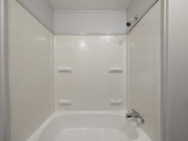 Building Photo - 52224 Quaker Hill Ln