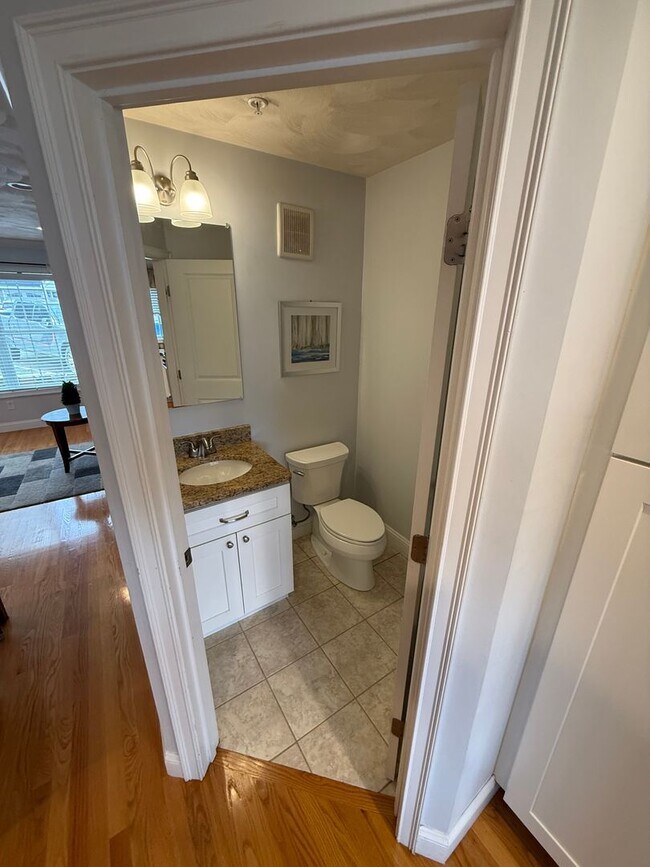 Building Photo - Beautiful Condo in Lynn– $3,300/mo